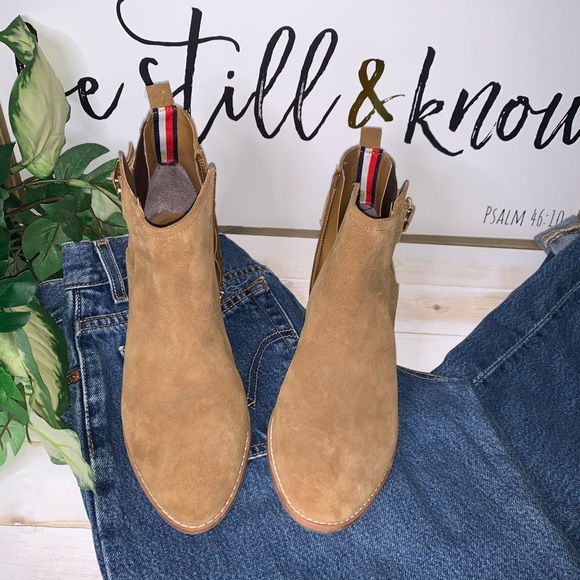 Tommy Hilfiger Ruthee Block-Heel Ankle Booties - Picture 3 of 7